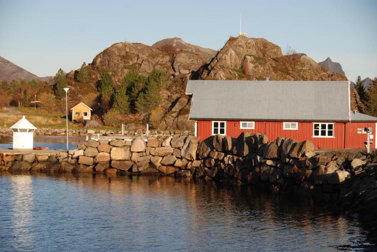 Sandvika Camping Hotel Kabelvag Exterior photo
