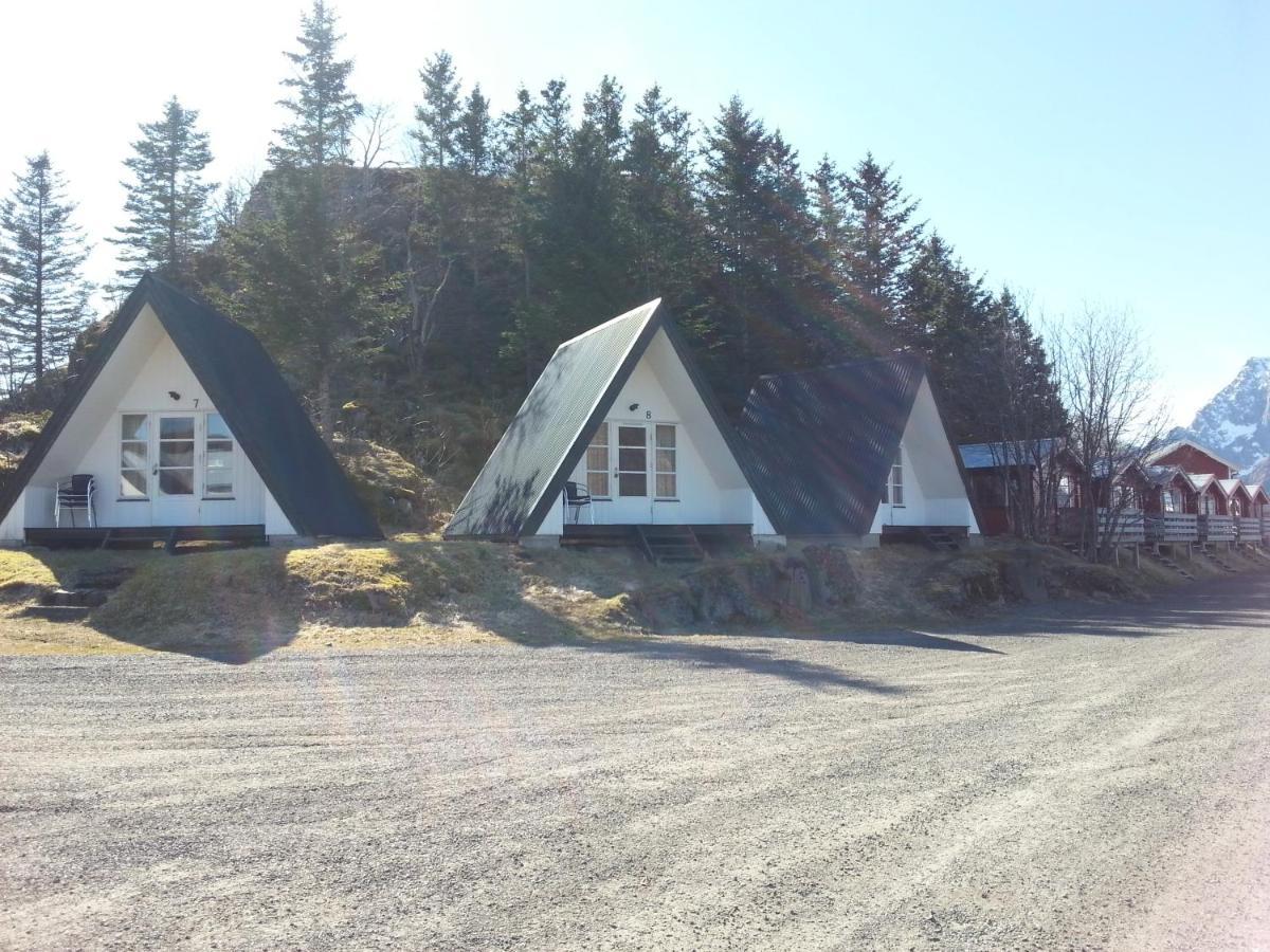 Sandvika Camping Hotel Kabelvag Exterior photo